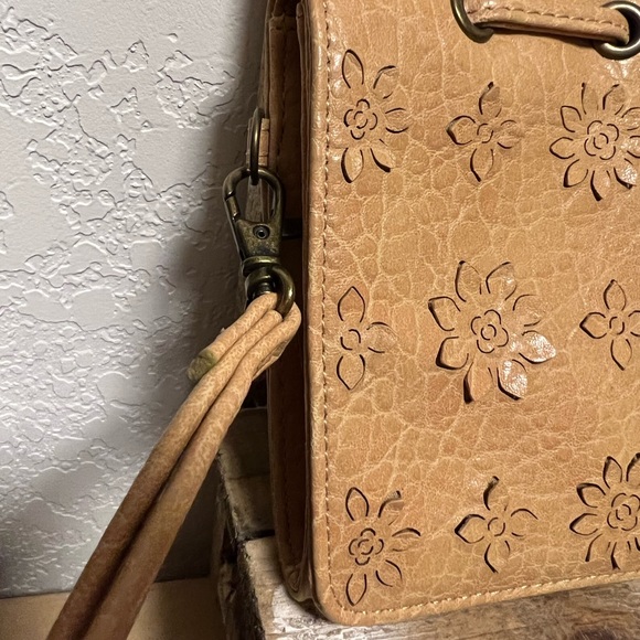 Jessica Simpson Clutch - Picture 6 of 7